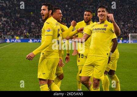 Gerard Moreno de Villareal CF célèbre un but pour ses coéquipiers lors du match de football de la Ligue des champions entre Juventus FC et Villareal au stade Allianz, le 16 mars 2022 à Turin, Italie (photo d'Alberto Gandolfo/NurPhoto) Banque D'Images