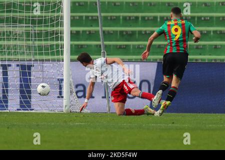 Mazzocchi Simone Gol (Ternana) vs Lunetta Gabriel Antonic (Alessandria) pendant le match de football italien série B Ternana Calcio vs US Alessandria sur 19 mars 2022 au Stadio Libero Liberati à Terni, Italie (photo de Luca Marchetti/LiveMedia/NurPhoto) Banque D'Images