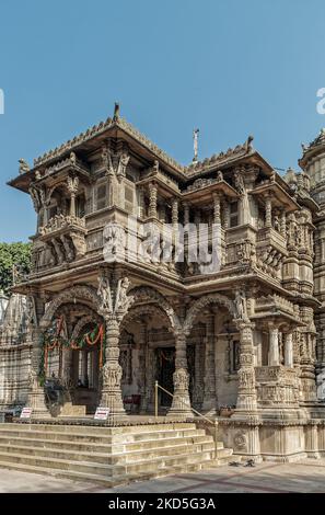 12 16 2007 Extiriar du temple Hathisingh Jain, le temple mêle l'ancien temple Maru-Gurjara style architectural Ahmedabad, Gujarat, Inde Banque D'Images