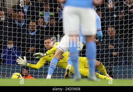 Manchester, Angleterre, 5th novembre 2022. Erling Haaland, de Manchester City, a fait une pénalité après Bernd Leno de Fulham lors du match de la Premier League au Etihad Stadium de Manchester. Le crédit photo doit être lu : Darren Staples / Sportimage Banque D'Images