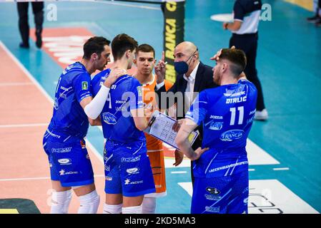 Entraîneur Fabio Soli (Top Volley Cisterna) pendant le Volleyball Italien Serie A Men SuperLeague Championship Top Volley Cisterna vs ITA Trentino sur le marzo 20, 2022 au Palasport de Latina, Italie (photo de Bianca Simonetti/LiveMedia/NurPhoto) Banque D'Images