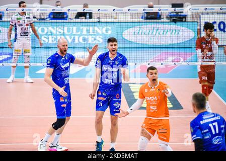 Exultation (Top Volley Cisterna) au cours du Volleyball Italien Serie A Men SuperLeague Championship Top Volley Cisterna vs Itas Trentino sur marzo 20, 2022 au Palasport de Latina, Italie (photo de Bianca Simonetti/LiveMedia/NurPhoto) Banque D'Images