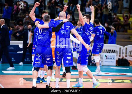 Exultation (Top Volley Cisterna) au cours du Volleyball Italien Serie A Men SuperLeague Championship Top Volley Cisterna vs Itas Trentino sur marzo 20, 2022 au Palasport de Latina, Italie (photo de Bianca Simonetti/LiveMedia/NurPhoto) Banque D'Images