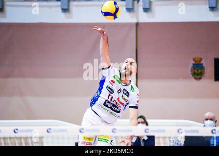 Serve, Riccardo Sbertoli (ITAS Trentino) pendant le volley-ball Italien Serie A Men SuperLeague Championship Top Volley Cisterna vs ITA Trentino sur marzo 20, 2022 au Palasport de Latina, Italie (photo de Bianca Simonetti/LiveMedia/NurPhoto) Banque D'Images