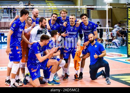 Exultation (Top Volley Cisterna) au cours du Volleyball Italien Serie A Men SuperLeague Championship Top Volley Cisterna vs Itas Trentino sur marzo 20, 2022 au Palasport de Latina, Italie (photo de Bianca Simonetti/LiveMedia/NurPhoto) Banque D'Images