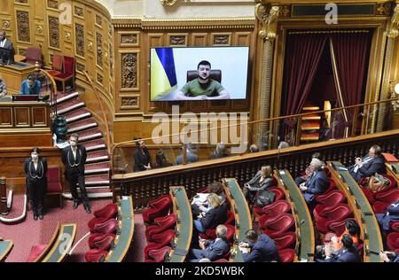 Le président ukrainien Volodymyr Zelensky prononce un discours au Parlement français à Senat - 23 mars 2022 , Paris (photo de Daniel Pier/NurPhoto) Banque D'Images