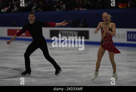 Alexa Knierim et Brandon Frazier des Etats-Unis d'Amérique pendant le programme court de pair, au Sud de France Arena, Montpellier, France sur 23 mars 2022. (Photo par Ulrik Pedersen/NurPhoto) Banque D'Images