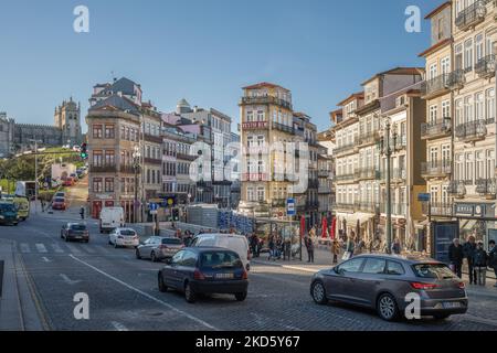 Bâtiments de la place Almeida Garrett - Porto, Portugal Banque D'Images