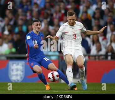 LONDRES, ANGLETERRE - MARS 26:Phil Foden (ville de Man) d'Angleterre et Silvan Widmer (Mayence 05) de Suisse pendant une internationale de la Société Alzheimer entre l'Angleterre et la Suisse au stade Wembley, Royaume-Uni le 26th Mars 2022 (photo par action Foto Sport/NurPhoto) Banque D'Images