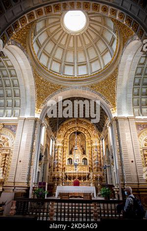 Vue sur le Santuário de Nossa Senhora da Nazaré (Sanctuaire de notre-Dame de Nazaré) à Nazaré, Portugal, sur 28 mars 2022. Nazaré, en particulier Praia do Norte ou North Beach, est célèbre pour les plus grandes vagues surfables de la planète. (Photo de Manuel Romano/NurPhoto) Banque D'Images