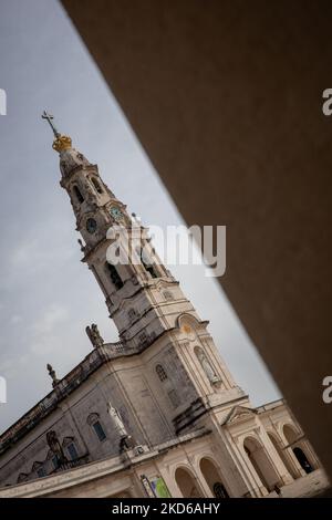 La tour emblématique du Sanctuaire de Fátim dans le Sanctuaire de notre-Dame de Fátima, à Fatima, au Portugal, sur 28 mars 2022. (Photo de Manuel Romano/NurPhoto) Banque D'Images