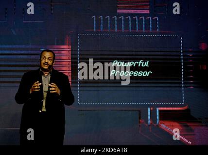 Raju Pullan (Vice-président senior, Mobile Business, Samsung India) présente l'ajout de cinq nouveaux modèles (Galaxy A13, A23, A33 5G, A53 5G, A73 5G) pour moderniser la série Samsung Galaxy A avec des designs élégants et durables, de nouvelles couleurs rafraîchissantes et des caractéristiques de référence, Kolkata, Inde, 29 mars 2022. (Photo par Indranil Aditya/NurPhoto) Banque D'Images