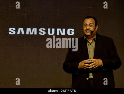 Raju Pullan (Vice-président senior, Mobile Business, Samsung India) présente l'ajout de cinq nouveaux modèles (Galaxy A13, A23, A33 5G, A53 5G, A73 5G) pour moderniser la série Samsung Galaxy A avec des designs élégants et durables, de nouvelles couleurs rafraîchissantes et des caractéristiques de référence, Kolkata, Inde, 29 mars 2022. (Photo par Indranil Aditya/NurPhoto) Banque D'Images