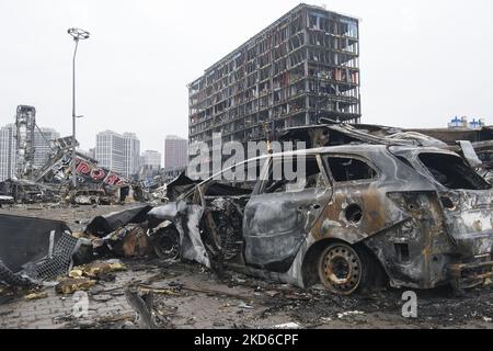 Conséquences du bombardement du centre commercial de Retroville par des missiles russes. Kiev, Ukraine. 30 mars 2022. (Photo de Maxym Marusenko/NurPhoto) Banque D'Images