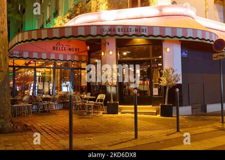 Chez Ma Belle-Mere est un café-restaurant alliant tradition et modernité situé près du Bois de Vincennes dans le quartier de Paris en 12th. Banque D'Images