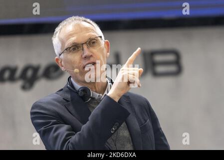 Carlos Tavares s'adresse aux journalistes lors d'une réunion avec les syndicats à Turin, Italie, sur 31 mars 2022. Ces derniers jours, le Directeur général de Stellantis, Carlos Tavares, avait également rencontré des représentants du monde politique sur l'avenir de l'usine historique de Mirafiori et des autres usines piémontaises. (Photo de Mauro Ujetto/NurPhoto) Banque D'Images