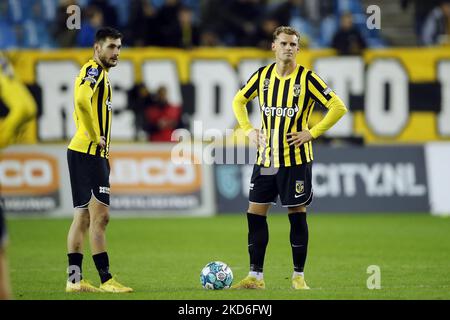 ARNHEM - (lr) Matus Bero de vitesse Nikolai Baden Frederiksen de vitesse pendant le match néerlandais entre vitesse et Sparta Rotterdam au Gelredome sur 5 novembre 2022 à Arnhem, pays-Bas. ANP BART STOUTJEDIJK Banque D'Images