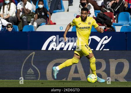 Arnaut Danjuma de Villarreal pendant le match espagnol de la Liga entre Levante UD et Villarreal CF au stade Ciutat de Valencia sur 2 avril 2022. (Photo de Jose Miguel Fernandez/NurPhoto) Banque D'Images