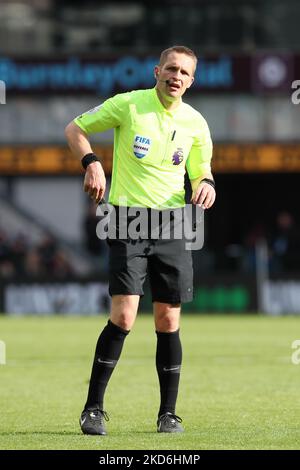 Craig Pawson, arbitre du match, lors du match de la Premier League entre Burnley et Manchester City à Turf Moor, Burnley, le samedi 2nd avril 2022. (Photo de Pat Scaasi/MI News/NurPhoto) Banque D'Images