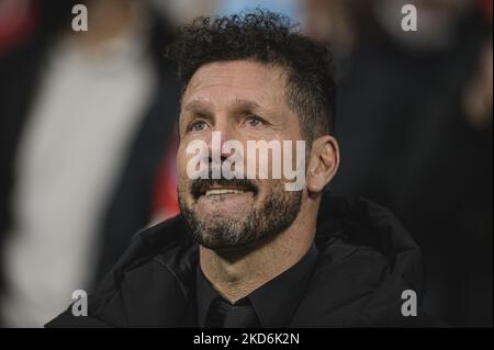 Atletico de Madrid entraîneur en chef Diego Pablo Simeone entrant dans le champ pendant le match de la Ligue Santander entre Atletico de Madrid et Deportivo Alaves à l'Estadio Wanda Metropolitano le 02 avril 2022 à Madrid Espagne. (Photo par Eurasia - Alvaro Medranda/JustPictures/LiveMedia/NurPhoto) PAS D'UTILISATION SUISSE. Banque D'Images