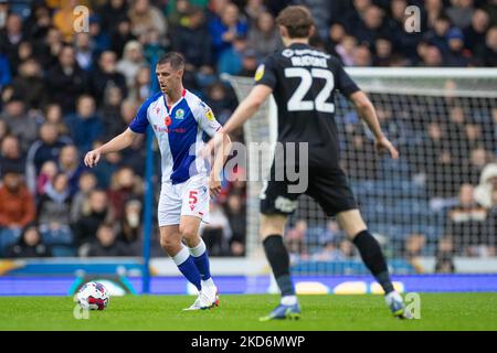 Dominic Hyam de Blackburn Rovers (5) lors du match de championnat Sky Bet entre Blackburn Rovers et Huddersfield Town à Ewood Park, Blackburn, le samedi 5th novembre 2022. (Crédit : Mike Morese | MI News) crédit : MI News & Sport /Alay Live News Banque D'Images