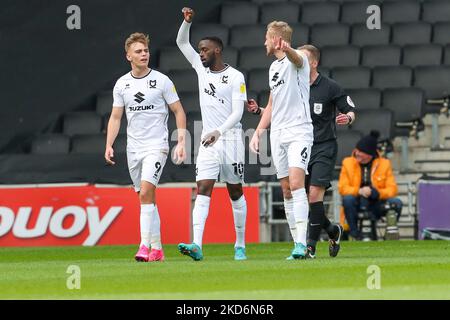 Mo EISA célèbre après avoir obtenu des scores pour les Dons de Milton Keynes, pour prendre l'initiative du faire 1 - 0 contre Shrewsbury Town, lors du match Sky Bet League 1 entre MK Dons et Shrewsbury Town au stade MK, Milton Keynes, le samedi 2nd avril 2022. (Photo de John Cripps/MI News/NurPhoto) Banque D'Images