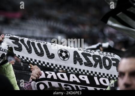 Les supporters de Juventus applaudissent lors du match de football de la série A n.31 JUVENTUS - INTER sur 03 avril 2022 au stade Allianz de Turin, Piémont, Italie. (Photo de Matteo Bottanelli/NurPhoto) Banque D'Images