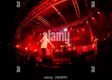 Groupe de rock alternatif britannique rien d'autre que Thieves en concert à fabrique à Milan, Italie, on 3 avril 2022 (photo de Mairo Cinquetti/NurPhoto) Banque D'Images