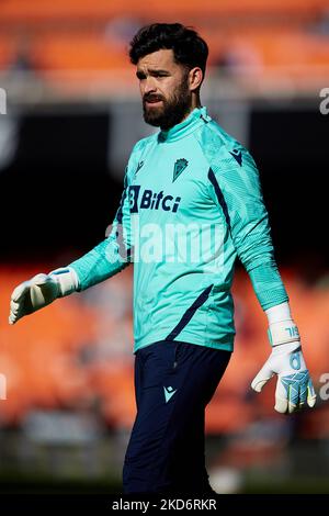 David Gil de Cadix CF regarde avant le match de la Liga Santander entre Valencia CF et Cadix CF au stade Mestalla, 3 avril 2022, Valence, Espagne. (Photo de David Aliaga/NurPhoto) Banque D'Images