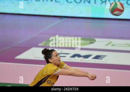 Ilaria Spirito de Bosca San Bernardo Cuneo pendant le Volleyball série A1 femmes rencontre entre Bosca S.Bernardo Cuneo et UYBA Volley sur 2 avril 2022 à la Pala UBI Banca à Cuneo, Italie (photo par Alberto Gandolfo/NurPhoto) Banque D'Images