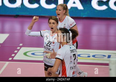 Federica Stufi de Bosca San Bernardo Cuneo fête lors du match de Volleyball série A1 femmes entre Bosca S.Bernardo Cuneo et UYBA Volley sur 2 avril 2022 à la Pala UBI Banca à Cuneo, Italie (photo par Alberto Gandolfo/NurPhoto) Banque D'Images