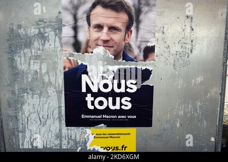 Affiche officielle pour Emmanuel Macron du mouvement EM (centre droit). Affiches officielles pour les prochaines élections présidentielles françaises. Macron est le favori pour remporter cette élection pour un manadate de 2nd si les sondeurs ont raison. Les sondeurs ont également déclaré que l'abstention serait d'environ 30%, un record pour un premier tour des élections présidentielles en France. Toulouse. France. 5 avril 2022. (Photo d'Alain Pitton/NurPhoto) Banque D'Images
