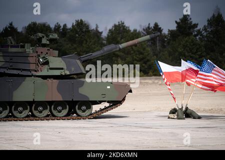 Chars américains Abrams présentés lors de la cérémonie de signature du contrat d'achat de 250 chars Abrams pour l'armée polonaise dans la Brigade blindée de Varsovie de 1st à Wesola près de Varsovie, Pologne sur 5 avril 2022 (photo de Mateusz Wlodarczyk/NurPhoto) Banque D'Images