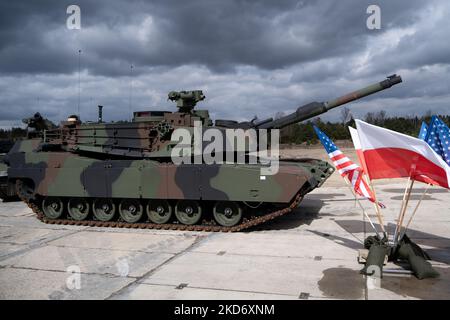 Chars américains Abrams présentés lors de la cérémonie de signature du contrat d'achat de 250 chars Abrams pour l'armée polonaise dans la Brigade blindée de Varsovie de 1st à Wesola près de Varsovie, Pologne sur 5 avril 2022 (photo de Mateusz Wlodarczyk/NurPhoto) Banque D'Images