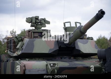 Chars américains Abrams présentés lors de la cérémonie de signature du contrat d'achat de 250 chars Abrams pour l'armée polonaise dans la Brigade blindée de Varsovie de 1st à Wesola près de Varsovie, Pologne sur 5 avril 2022 (photo de Mateusz Wlodarczyk/NurPhoto) Banque D'Images