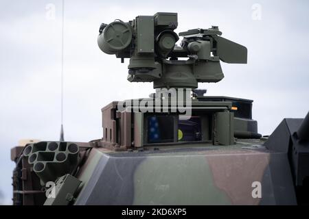 Chars américains Abrams présentés lors de la cérémonie de signature du contrat d'achat de 250 chars Abrams pour l'armée polonaise dans la Brigade blindée de Varsovie de 1st à Wesola près de Varsovie, Pologne sur 5 avril 2022 (photo de Mateusz Wlodarczyk/NurPhoto) Banque D'Images