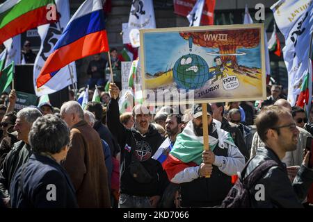 Les partisans du parti nationaliste et russophile de Vazrazhdane (renouveau) protestent en faveur de la Russie et contre l'adhésion de la Bulgarie à l'OTAN et l'envoi d'armes en Ukraine à Sofia (Bulgarie) le 06 avril 2022 (photo de Georgi Paleykov/NurPhoto) Banque D'Images