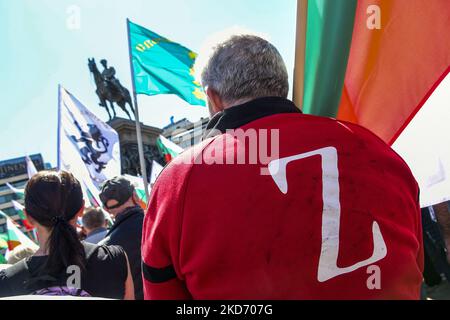 Les partisans du parti nationaliste et russophile de Vazrazhdane (renouveau) protestent en faveur de la Russie et contre l'adhésion de la Bulgarie à l'OTAN et l'envoi d'armes en Ukraine devant le Parlement de Sofia, Bulgarie, le 06 avril 2022 (photo de Georgi Paleykov/NurPhoto) Banque D'Images