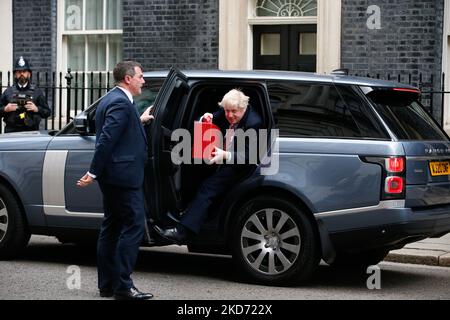 Le Premier ministre britannique Boris Johnson arrive devant le 10 Downing Street à Londres, en Angleterre, sur 7 avril 2022. (Photo de David Cliff/NurPhoto) Banque D'Images