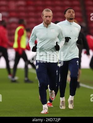 Tim Ream de Fulham se réchauffe lors du match de championnat Sky Bet entre Middlesbrough et Fulham au stade Riverside, à Middlesbrough, le mercredi 6th avril 2022. (Photo de Mark Fletcher/MI News/NurPhoto) Banque D'Images