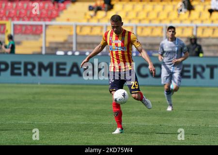 Alexis Blin (US Lecce) pendant le match de football italien série B US Lecce vs SPAL sur 09 avril 2022 au Stadio via del Mare à Lecce, Italie (photo par Emmanuele Mastrasdonato/LiveMedia/NurPhoto) Banque D'Images