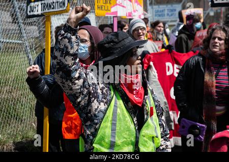 Des centaines d'activistes ont blocké la centrale de déchets de charbon de Grant Town, en Virginie-Occidentale, sur 9 avril 2022. (Photo de Karla Ann Cote/NurPhoto) Banque D'Images