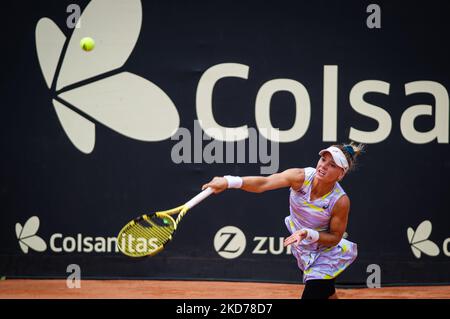 Laura Pigossi du Brésil pendant le match de demi-finale contre la Colombie Camila Osorio au Copa Colsanitas du tournoi WTA à Bogota, Colombie, 9 avril 2022. Tatjana Maria d'Allemagne jouera contre le brésilien Laura Pigossi dans la finale. (Photo par Sebastian Barros/NurPhoto) Banque D'Images