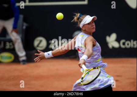 Laura Pigossi du Brésil pendant le match de demi-finale contre la Colombie Camila Osorio au Copa Colsanitas du tournoi WTA à Bogota, Colombie, 9 avril 2022. Tatjana Maria d'Allemagne jouera contre le brésilien Laura Pigossi dans la finale. (Photo par Sebastian Barros/NurPhoto) Banque D'Images