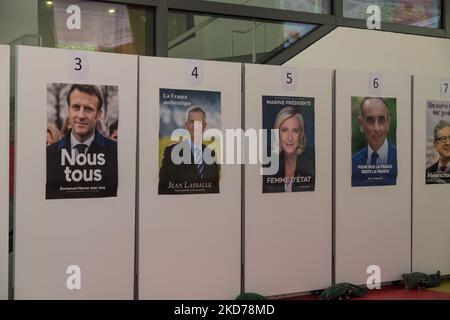 Affiches des principaux candidats à l'élection présidentielle française, à Hong Kong (Chine), sur 10 avril 2022. (Photo de Marc Fernandes/NurPhoto) Banque D'Images