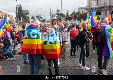 Rome, Italie - 5 novembre 2022: Des milliers de personnes manifestent pour la paix, pour les droits de l'homme, contre l'invasion de la Russie en Ukraine. Banque D'Images