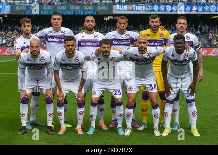 L'équipe de l'ACF Fiorentina pendant la série Un match entre la SSC Napoli et l'ACF Fiorentina au Stadio Diego Armando Maradona Naples Italie le 10 avril 2022. (Photo de Franco Romano/NurPhoto) Banque D'Images