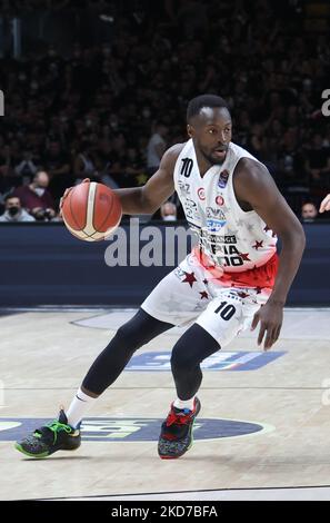 Jerian Grant (Armani Exchange Milano) pendant la série A1 italien LBA championnat de basket-ball match Segafredo Virtus vs Bologna. Échange AIX-Armani Olimpia Milano à l'aréna Segafredo , à Bologne, sur 10 avril 2022. (Photo de Michele Nucci/LiveMedia/NurPhoto) Banque D'Images