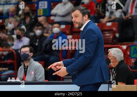 Paolo Galbiati, entraîneur-chef Vanoli Cremona pendant le basketball italien Un championnat de Serie AX Armani Exchange Milano vs Vanoli Cremona sur 13 avril 2022 au Forum de Mediolanum à Milan, Italie (photo de Savino Paolella/LiveMedia/NurPhoto) Banque D'Images