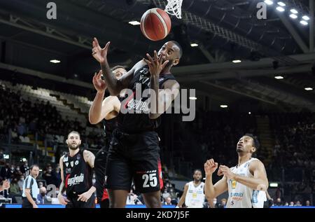 Jakarr Sampson (Segafredo Virtus Bologna) lors de la série A1 championnat italien de basket-ball LBA Segafredo Virtus Bologna vs. Dolomiti Energia Trento à la Segafredo Arena - Bologne, 13 avril 2022(photo de Michele Nucci/LiveMedia/NurPhoto) Banque D'Images